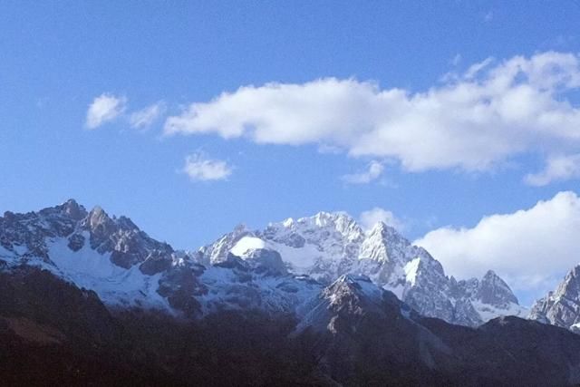 这座民宿位于玉龙雪山脚下第一村旁，是99％的游客都不知道的秘境