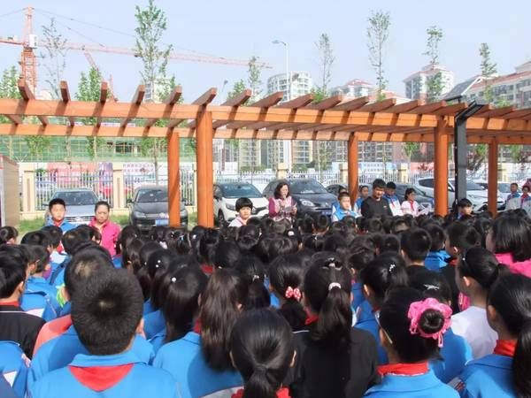 山东烟台:莱山区第四实验小学召开阶段表彰大
