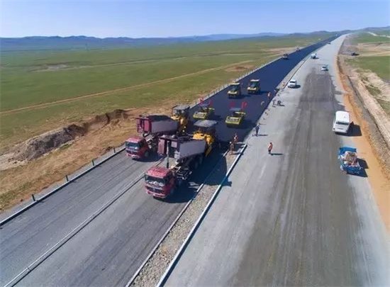 看完外蒙古的高速公路，再看内蒙古的高速公路，回归的孩子有肉吃