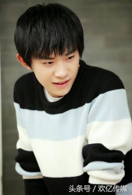 易烊千玺相片 易烊千玺图片 易烊千玺手机壁纸