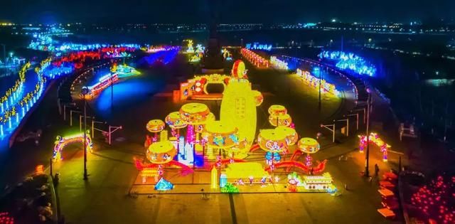 我在唐山 欢喜过年 走！约上小伙伴，到南湖景区看灯展去！