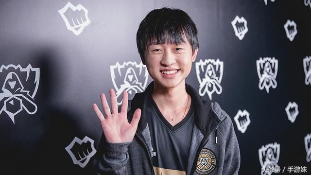 LPL亚运会第一场,看了Mlxg和Letme的英雄,网