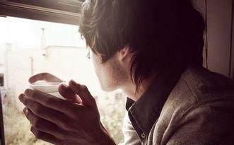 小舅赖在我家两年不走，老妈哭着跪在我面前，求我换个老婆