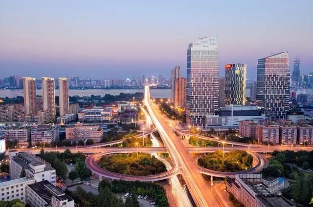 中国gdp经济增长图_2018gdp中国城市