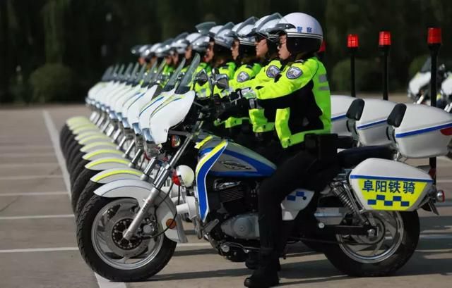 阜阳交警铁骑 明日护航高考