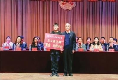 连滚带爬的见义勇为