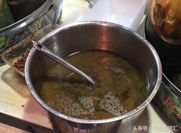 下岗大妈开店卖小吃45元一只，顾客一次买5只，2年时间给儿子买房