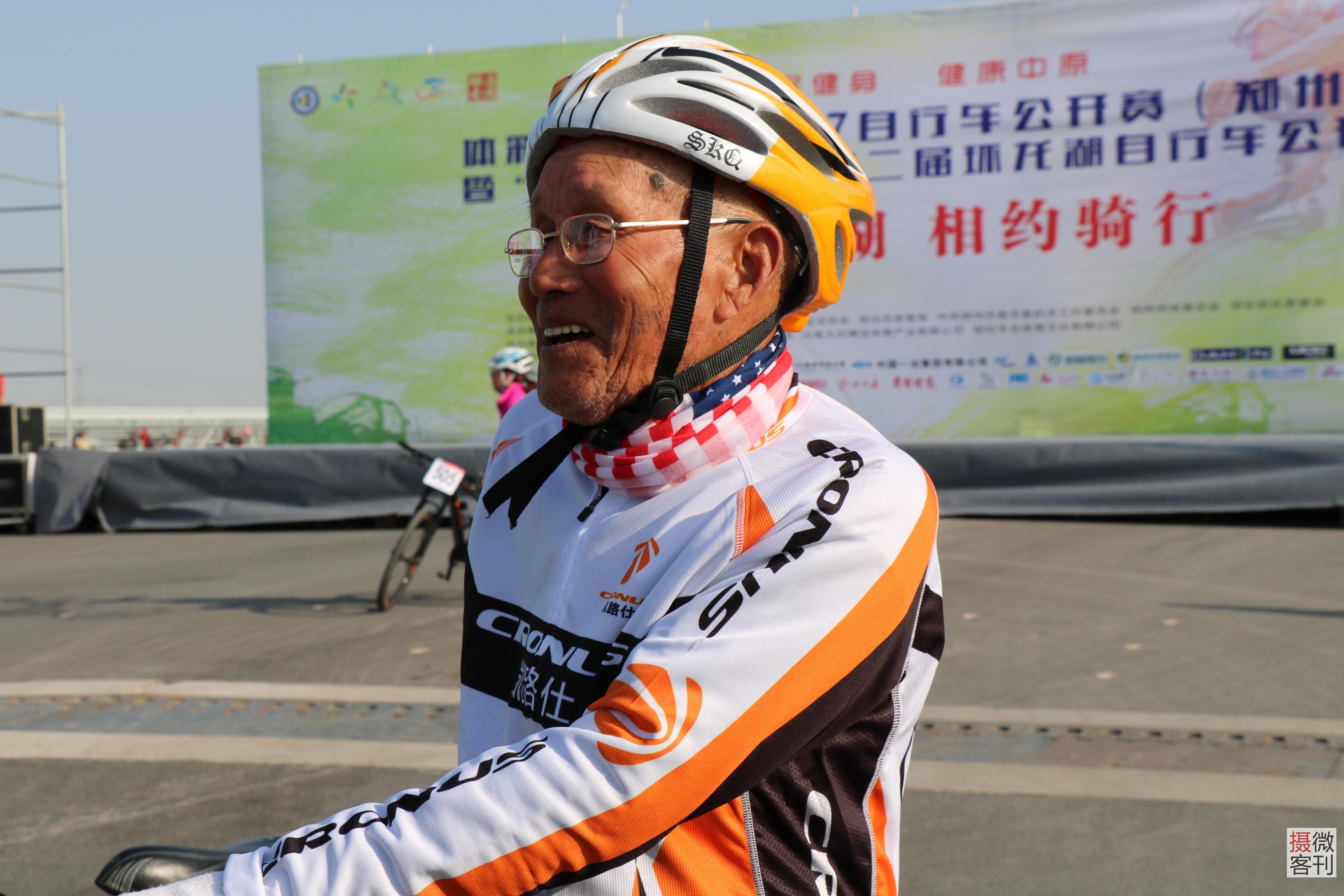 9旬老翁自行车赛骑全程 日骑40公里