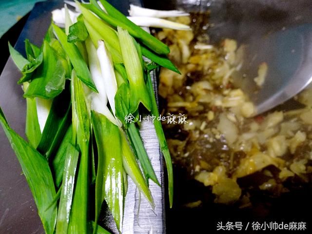 这菜一般不上正桌，但却是给肉都不换的下饭菜，让人胃口大开！