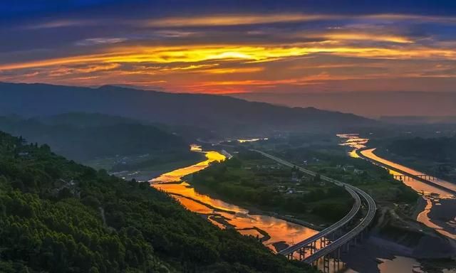 比都江堰还牛！成都南边这个小城，美景美食冷门到极致，1.5h到！