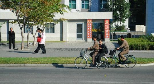 朝鲜美女导游说出：最爱喝中国的这种饮料，只有富人才能喝的起！