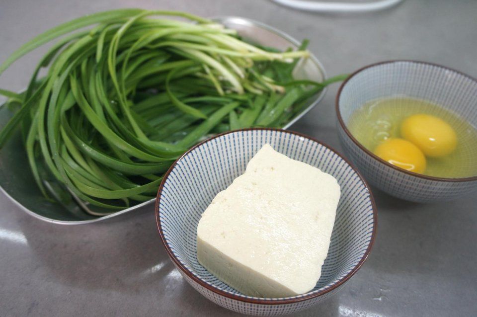 别再拿玉米面蒸窝头了,做一锅冰花煎饺,补钙降血压,女人吃减肥