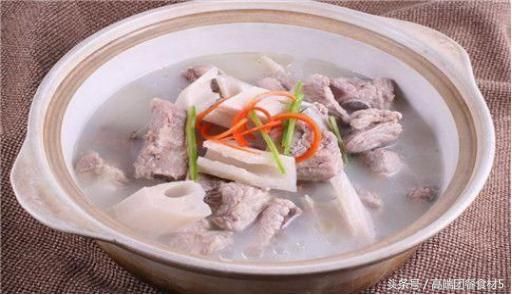 排骨汤怎么炖不柴又香 t01fe06a615b445f4c3.jpg