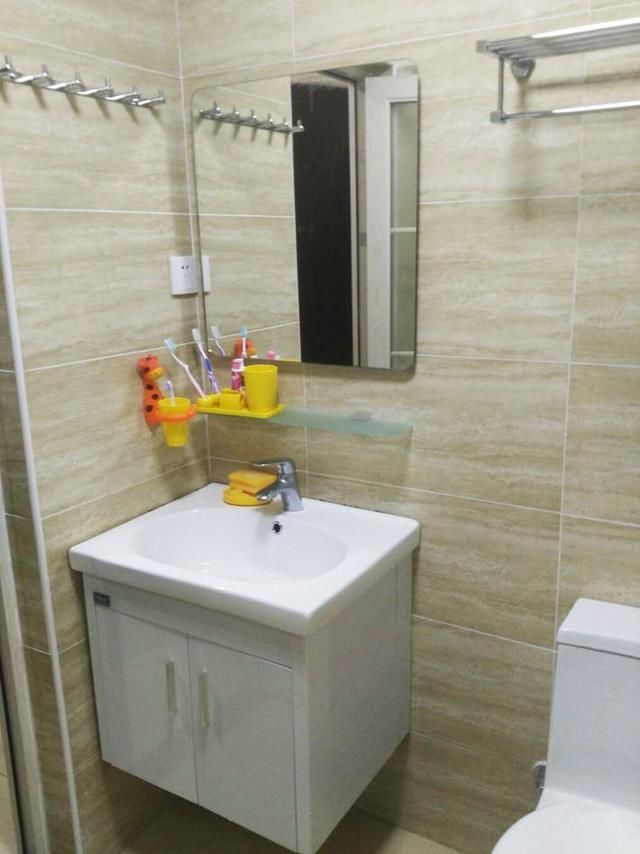 奇葩36平老房户型,一进门左手厨房右手卫生间,老公还舍不得卖?