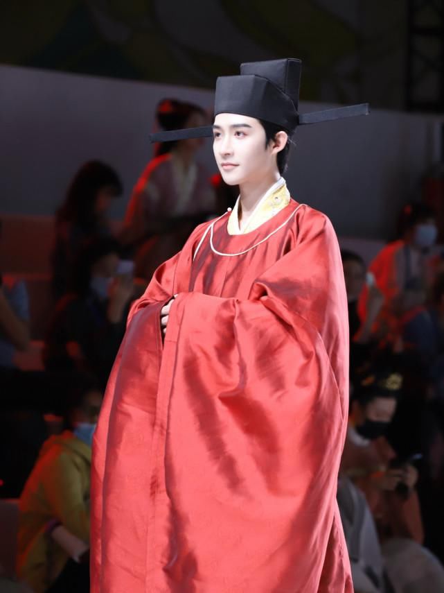 华裳九州汉服走秀到底怎么了？频繁上多次热搜，原因竟是因为这个