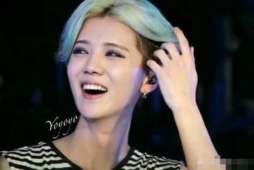 鹿晗主动追求关晓彤,关父不要整容女婿,这个细