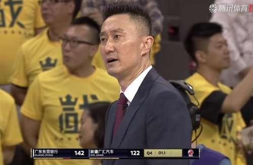 广东1:0新疆!杜峰表情太抢镜:a表情+不满+欢药媚薇表情包嗑希尔图片