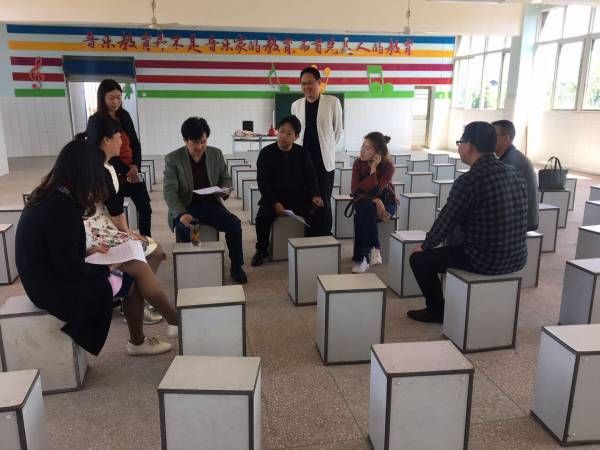 达州市教育局一行领导到开江县实验小学进行指