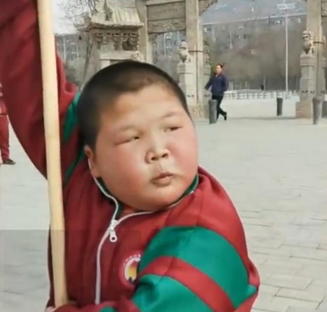 11岁表情成为,表情秒变衣服,想练武像他好多套面部男孩包图片