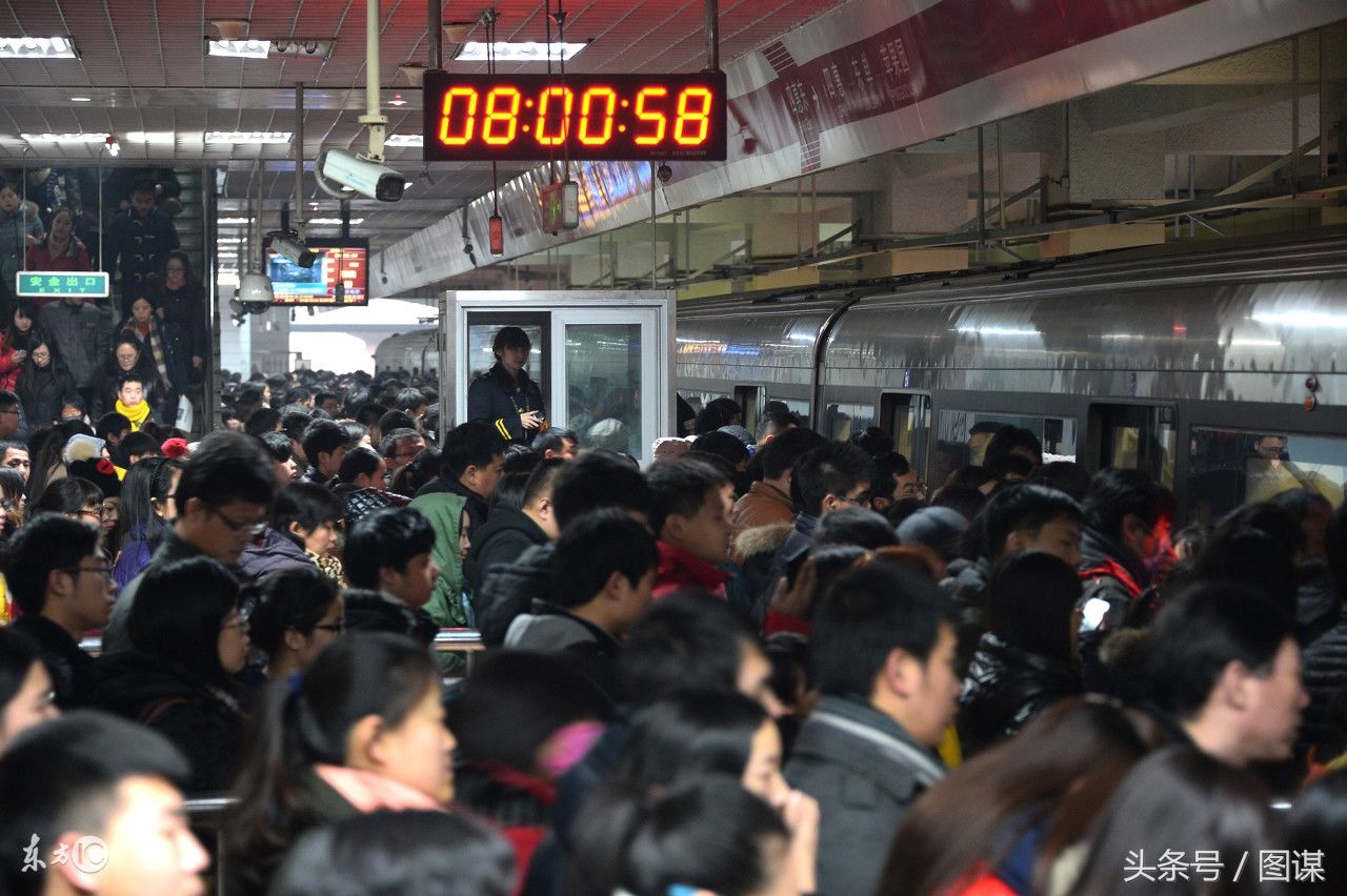 8张地铁早晚高峰照片,你坐过这么拥挤的地铁吗?