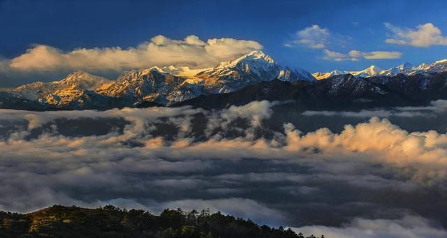 佛光，云海，云瀑，日照金山，包含世间最美风景的三个地方