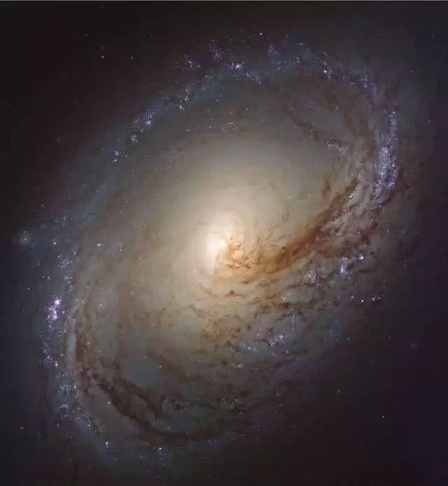 哈勃视角!NASA公布一组惊艳的星系图