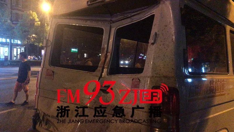 最新消息,已致4人死亡!杭州闹市区一车连撞多