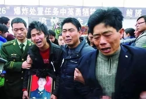 19岁消防兵火场牺牲,永兴县64万人悼念,曾为救