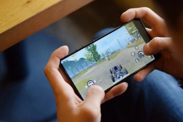 2018最美全面屏手机,绝不苟同iPhone X的齐刘