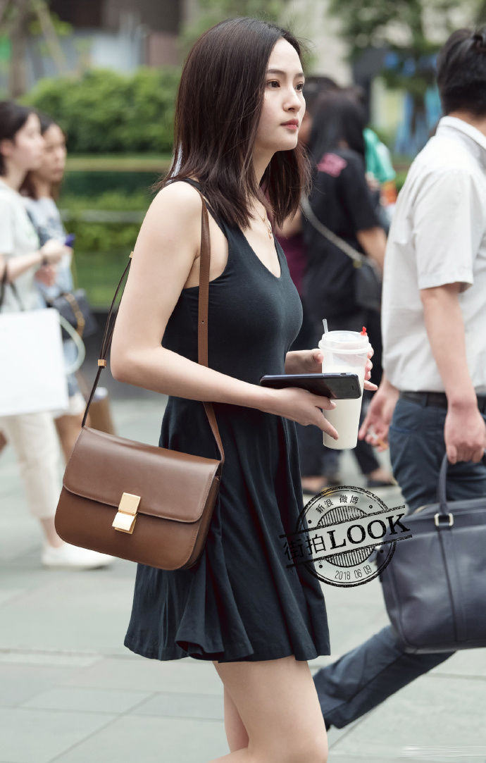 街拍重庆美女:如果能一夫多妻,这6个女人,我愿意娶图一和图三