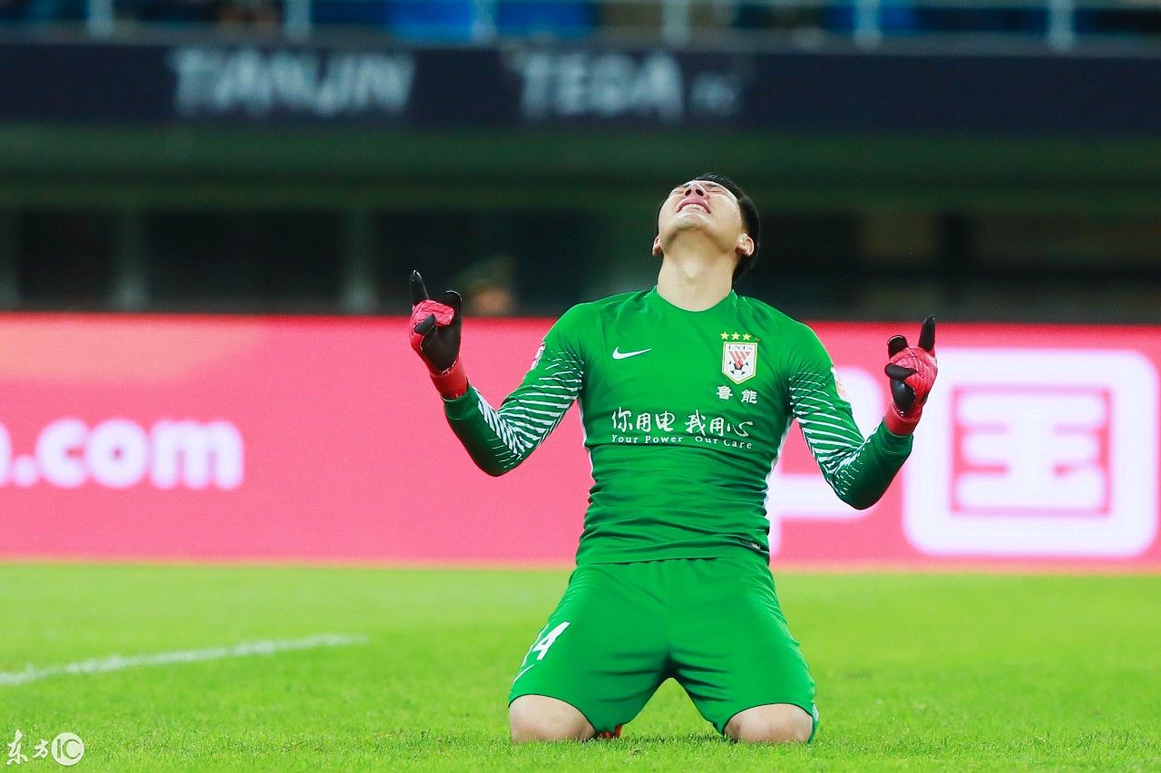 山东鲁能客场鲁能2:1逆转天津泰达，登上联赛积分榜榜首的位置