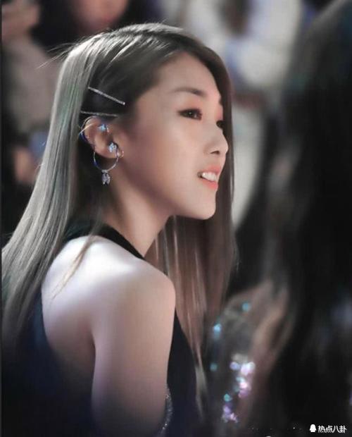 少女火箭:换帅哥yamy由高级脸变成大美女,百变上美女戏床发型的图片