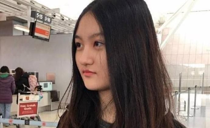 6岁搭档成龙上春晚，14岁搭档赵丽颖被嫌丑，今19岁颜值高气质佳