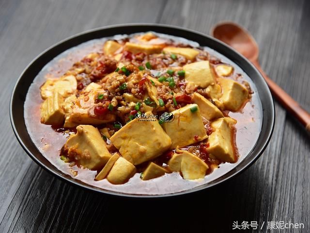 豆腐和它们是黄金搭档，用这方法豆腐又香又滑，一家老少都很爱吃