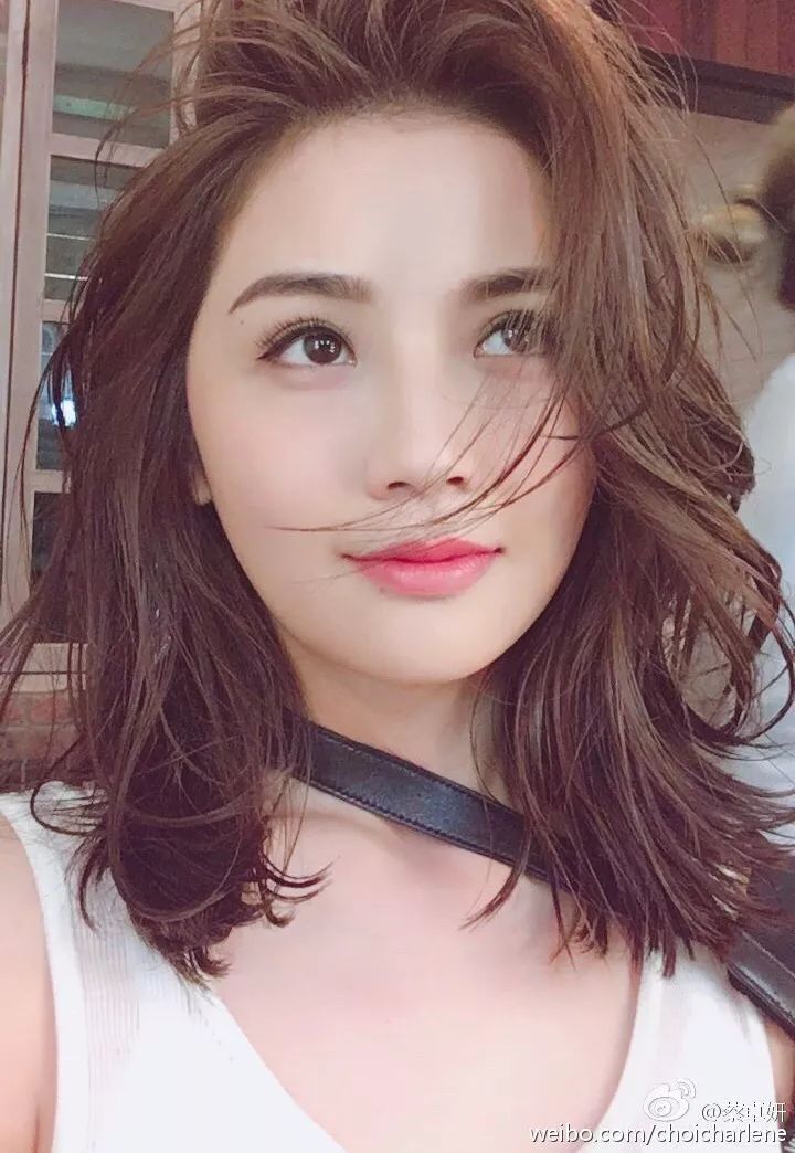 半熟女阿sa亮相金像奖红毯,性感造型惊艳全场!