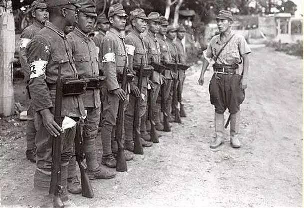 二战时最真实的日军照片,面无表情一脸狠相随时准备入侵
