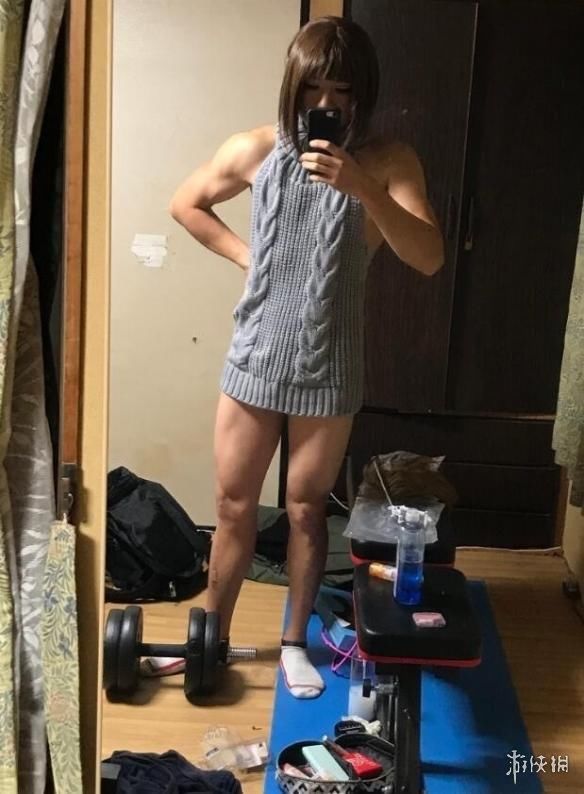 日本伪娘晒露背毛衣生猛照这身材小姐姐肯定自叹不如