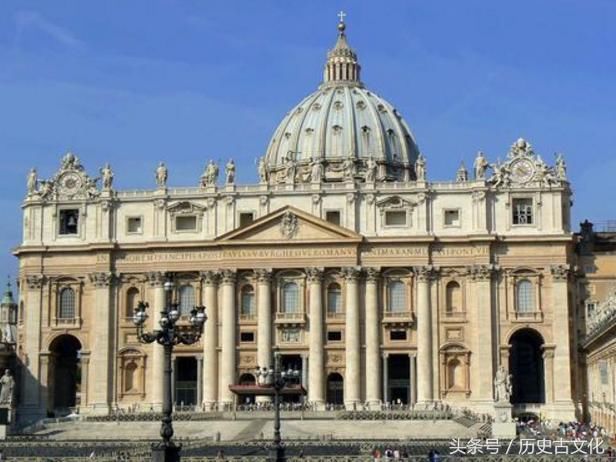 梵蒂冈宫内有三幅世界著名壁画,它们分别是"雅典学院","巴尔纳斯山","