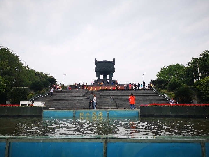 假期自驾长安cs75游览广安思源广场!享受假期生活