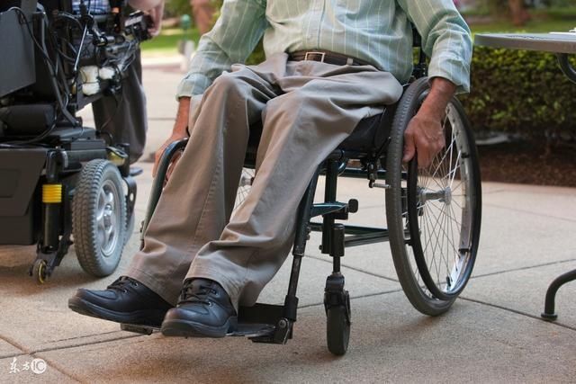 我爱上了一个残疾军人,街坊邻居的看法让我决定了一件事