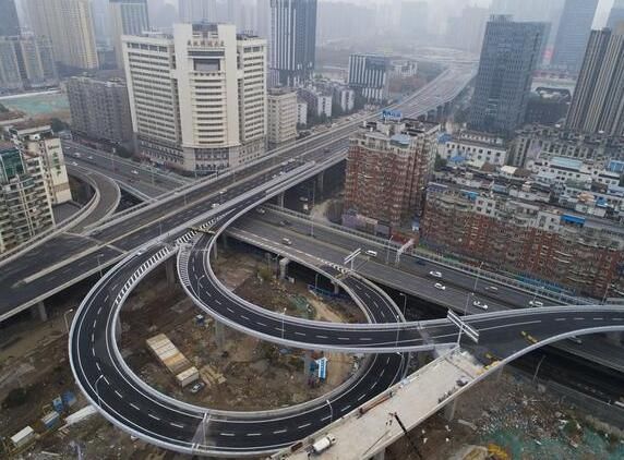 本次通车的复兴立交b,d匝道,二环线以南道路和主线桥梁.