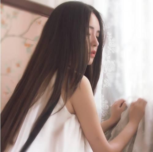 女人对你虚情假意的三种表现,别再自作多情了,不值得!