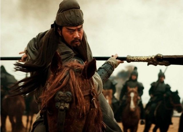 刘备其实武艺高强,战斗力胜过关羽张飞!